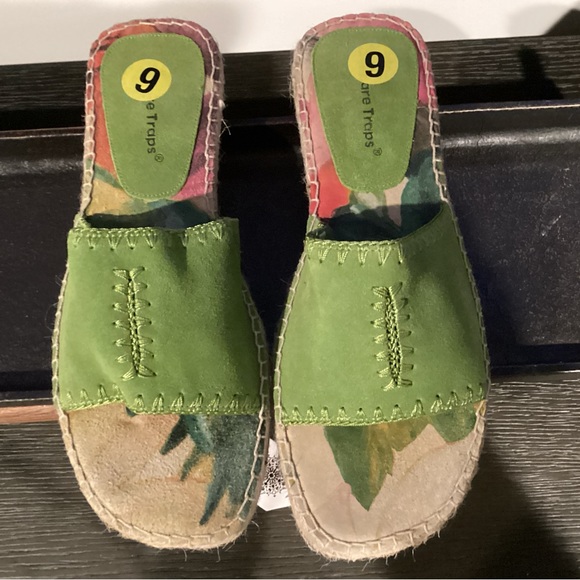 BareTraps Shoes - Bare Traps Lime green Suede Espadrille Slides, New